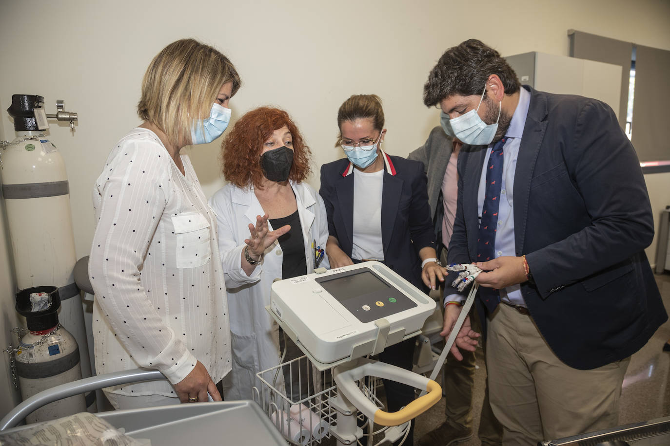 Fotos:  López Miras durante la inauguración del nuevo consultorio médico de Santa Ana, en Cartagena