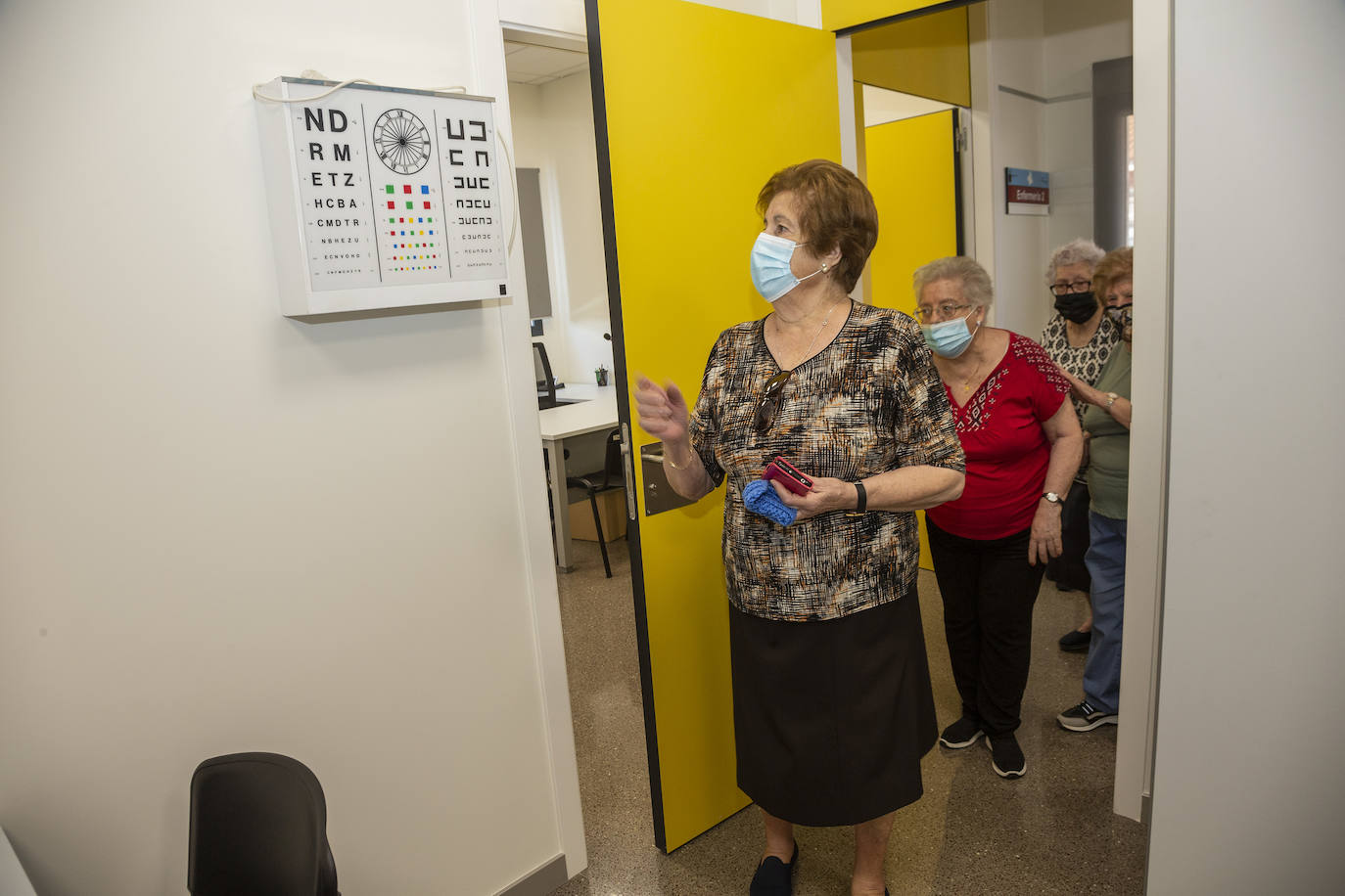 Fotos:  López Miras durante la inauguración del nuevo consultorio médico de Santa Ana, en Cartagena