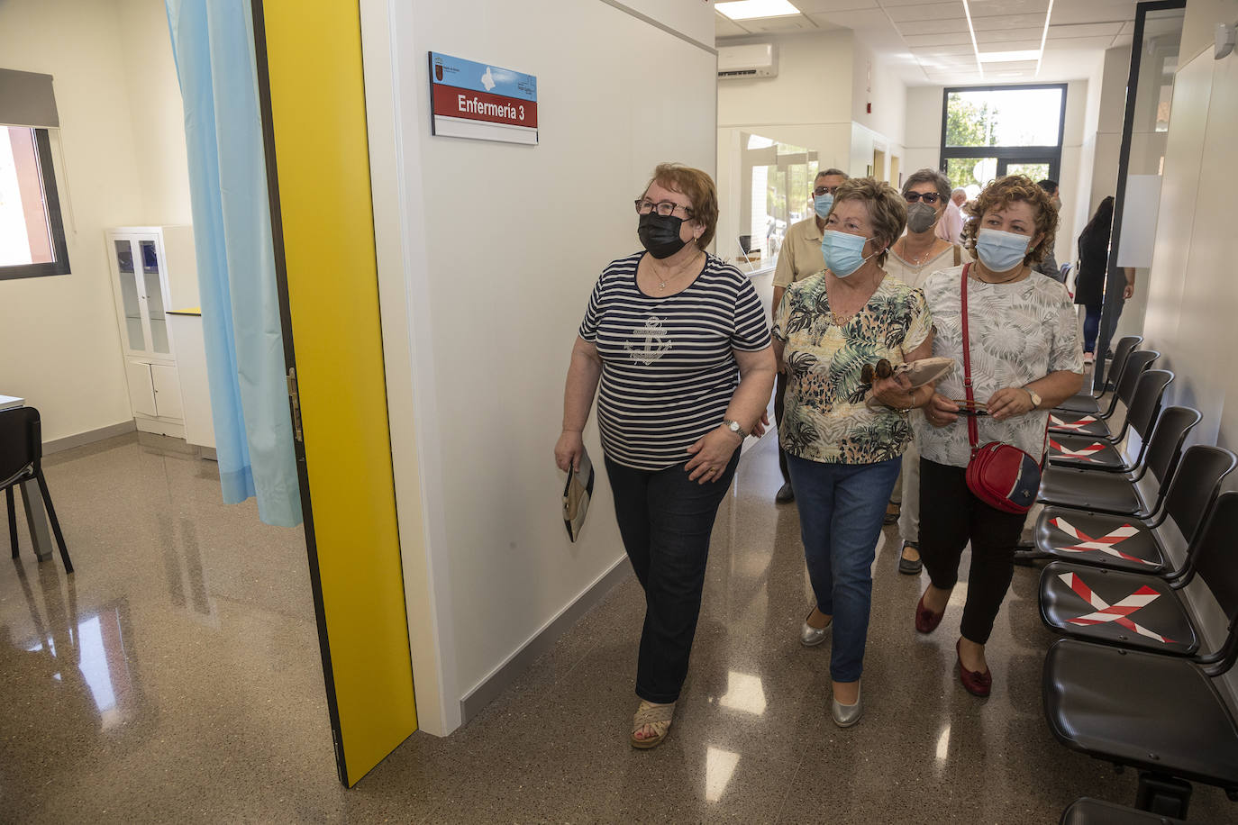 Fotos:  López Miras durante la inauguración del nuevo consultorio médico de Santa Ana, en Cartagena