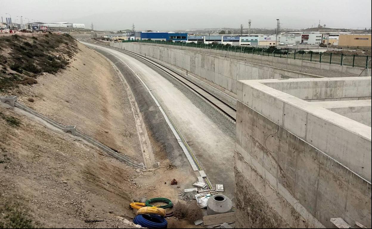 Obras del AVE en los accesos a la ciudad de Almería, entre Río Andarax y El Puche.