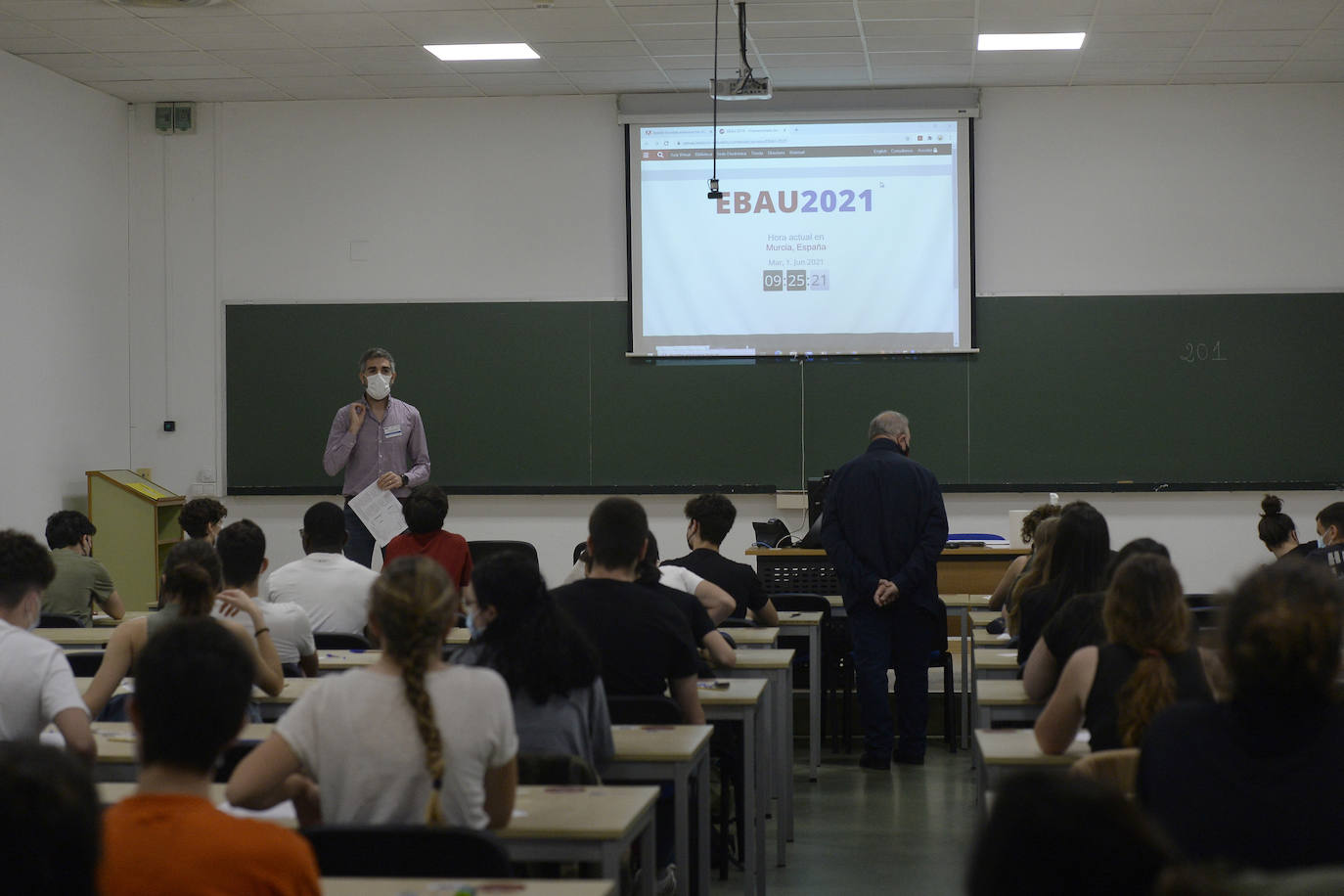 Fotos: Así arrancó la Ebau en la Universidad de Murcia