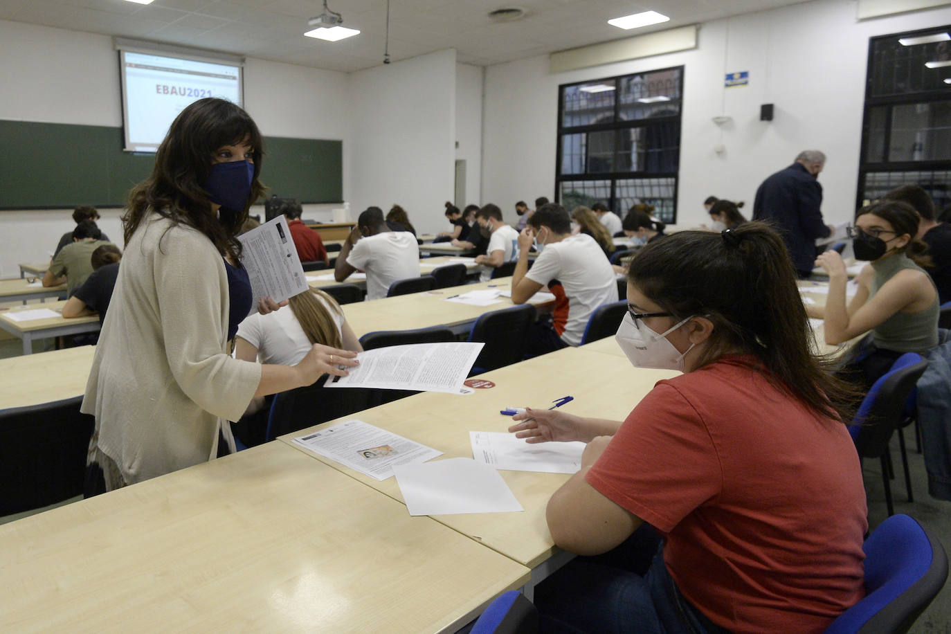 Fotos: Así arrancó la Ebau en la Universidad de Murcia
