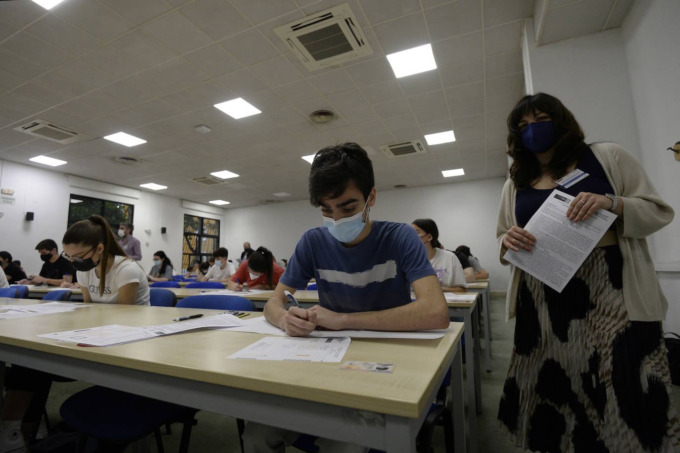 Fotos: Así arrancó la Ebau en la Universidad de Murcia
