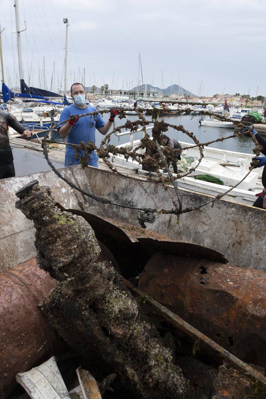 Fotos: Limpieza de residuos en el fondo del Mar Menor