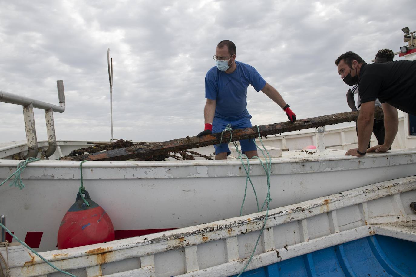 Fotos: Limpieza de residuos en el fondo del Mar Menor