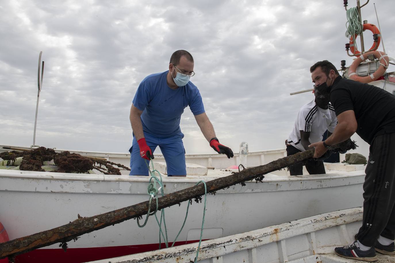 Fotos: Limpieza de residuos en el fondo del Mar Menor