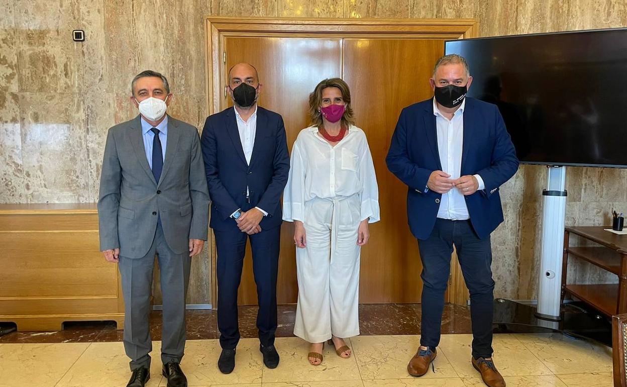 Fernando Rubio, Javier Berenguer, Teresa Ribera y Lucas Jiménez, este jueves en el Ministerio. 