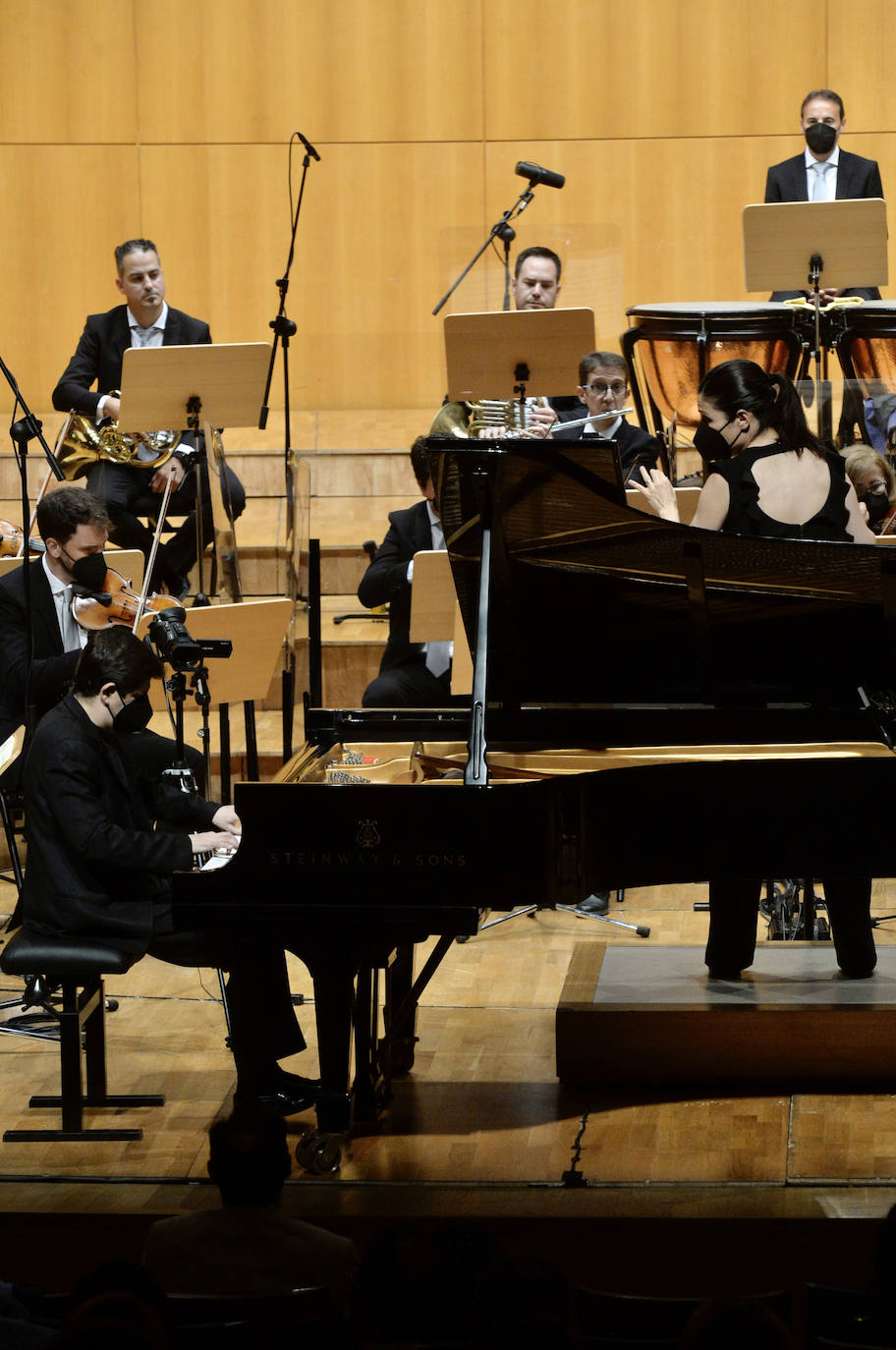 Fotos: El pianista Javier Perianes y la Sinfónica de la Región en el Víctor Villegas