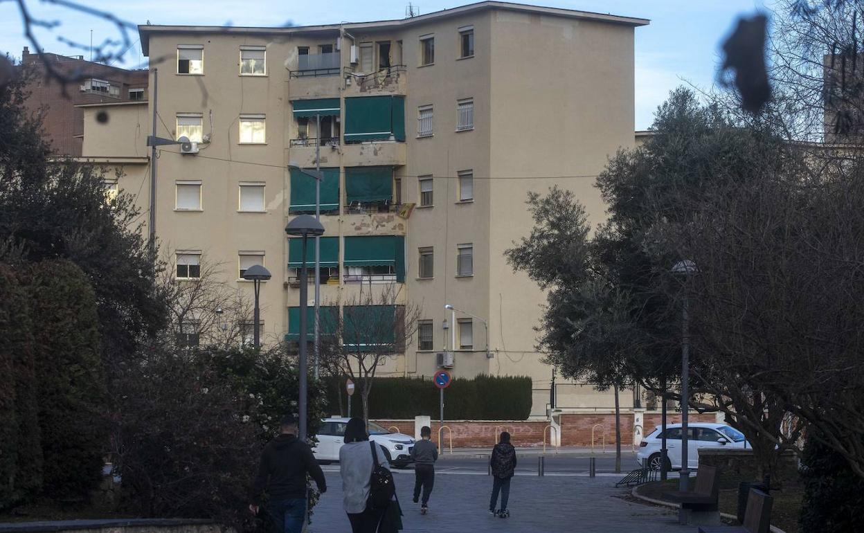 Vista de la casa-cuartel de la Guardia Civil de Cartagena, desde el parque de Los Juncos. 