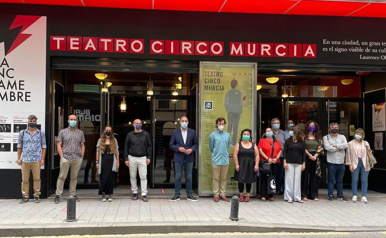 Presentación de los 13 proyectos de 'Reactivos culturales' en el Teatro Circo de Murcia. 