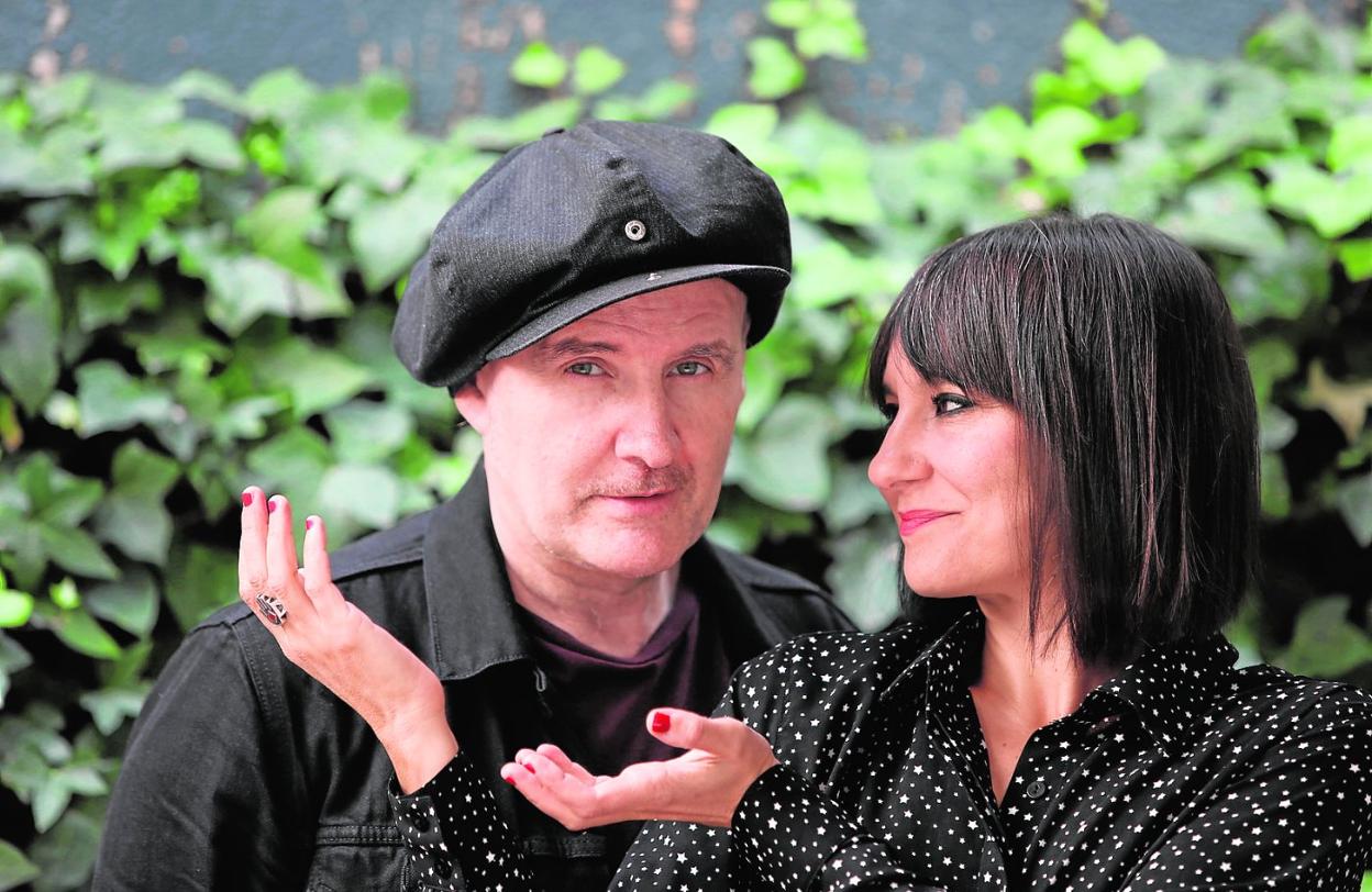 Juan Aguirre y Eva Amaral, integrantes de la banda Amaral. 