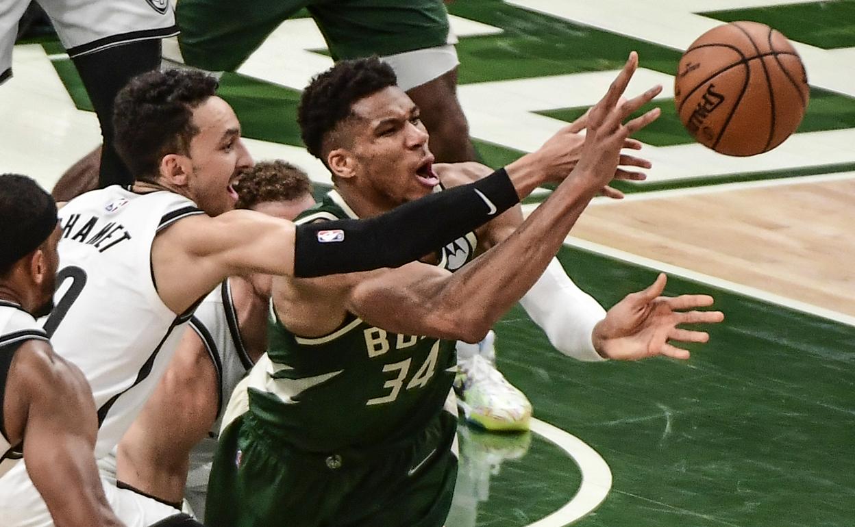 Giannis Antetokounmpo durante el partido.