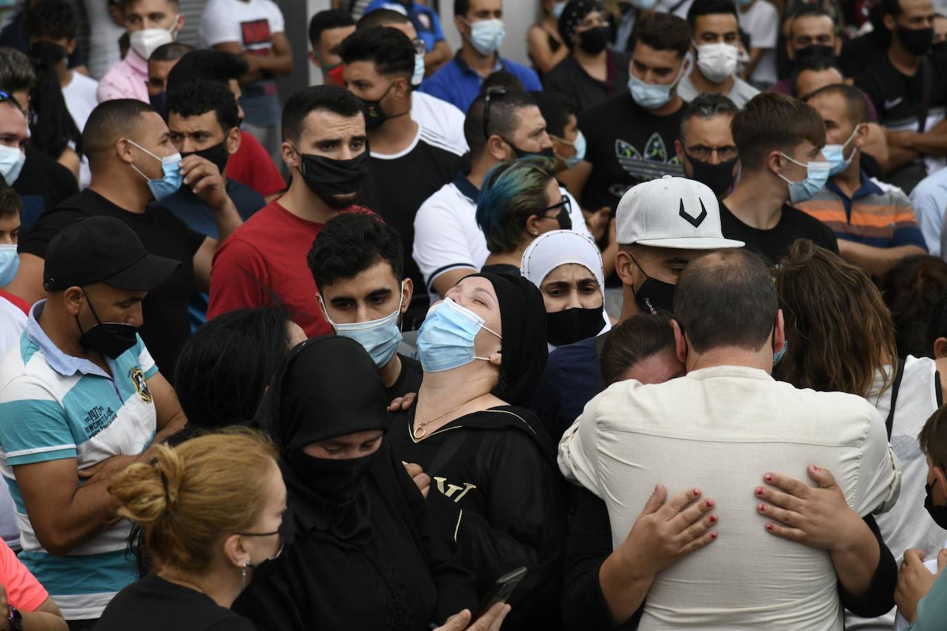 Fotos: Concentración en Mazarrón por el asesinato de Youanes Blal