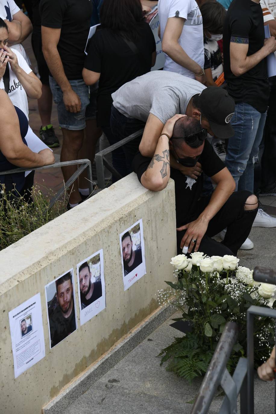 Fotos: Concentración en Mazarrón por el asesinato de Youanes Blal