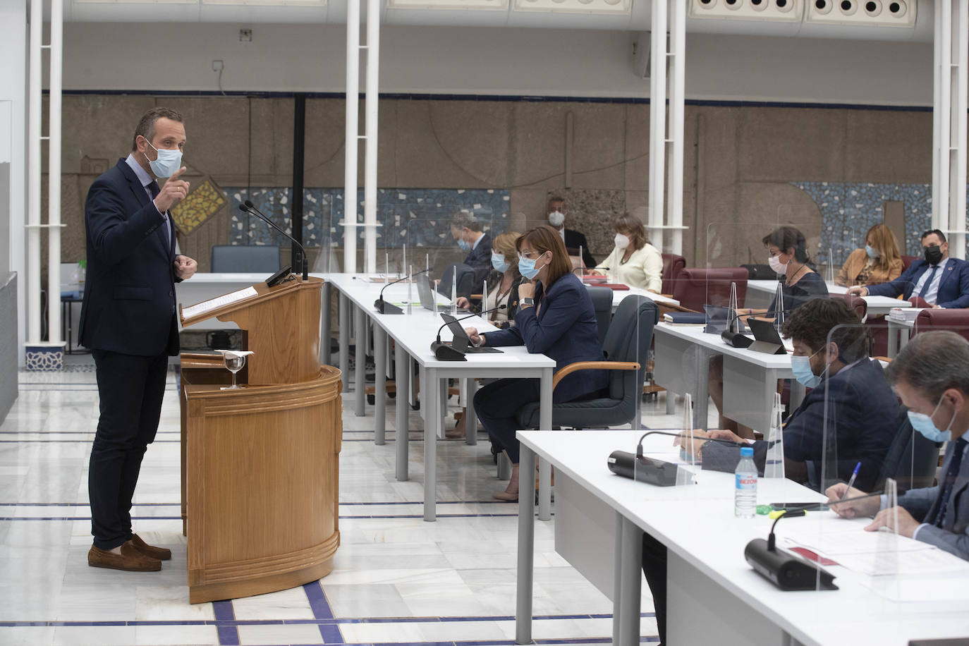 Fotos: La Asamblea aprueba los Presupuestos de 2021 con los votos del PP y los expulsados de Cs y Vox
