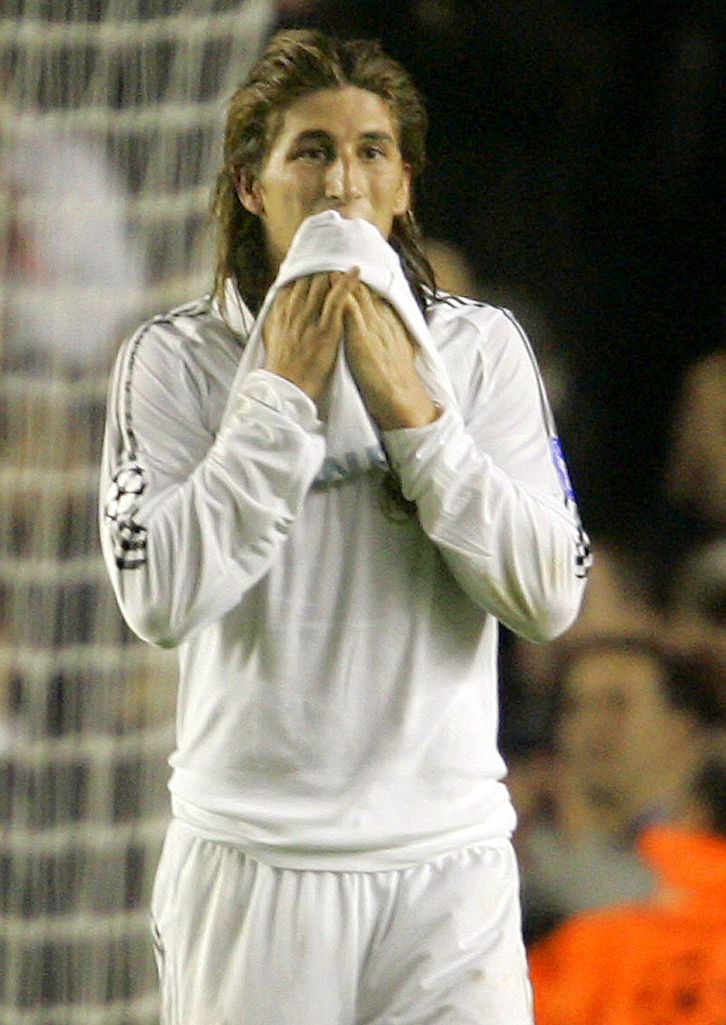 Año 2006. Sergio Ramos se lamenta al término del encuentro celebrado ante el Ársenal, en el que el Rel Madrid quedó eliminado de la Liga de Campeones.