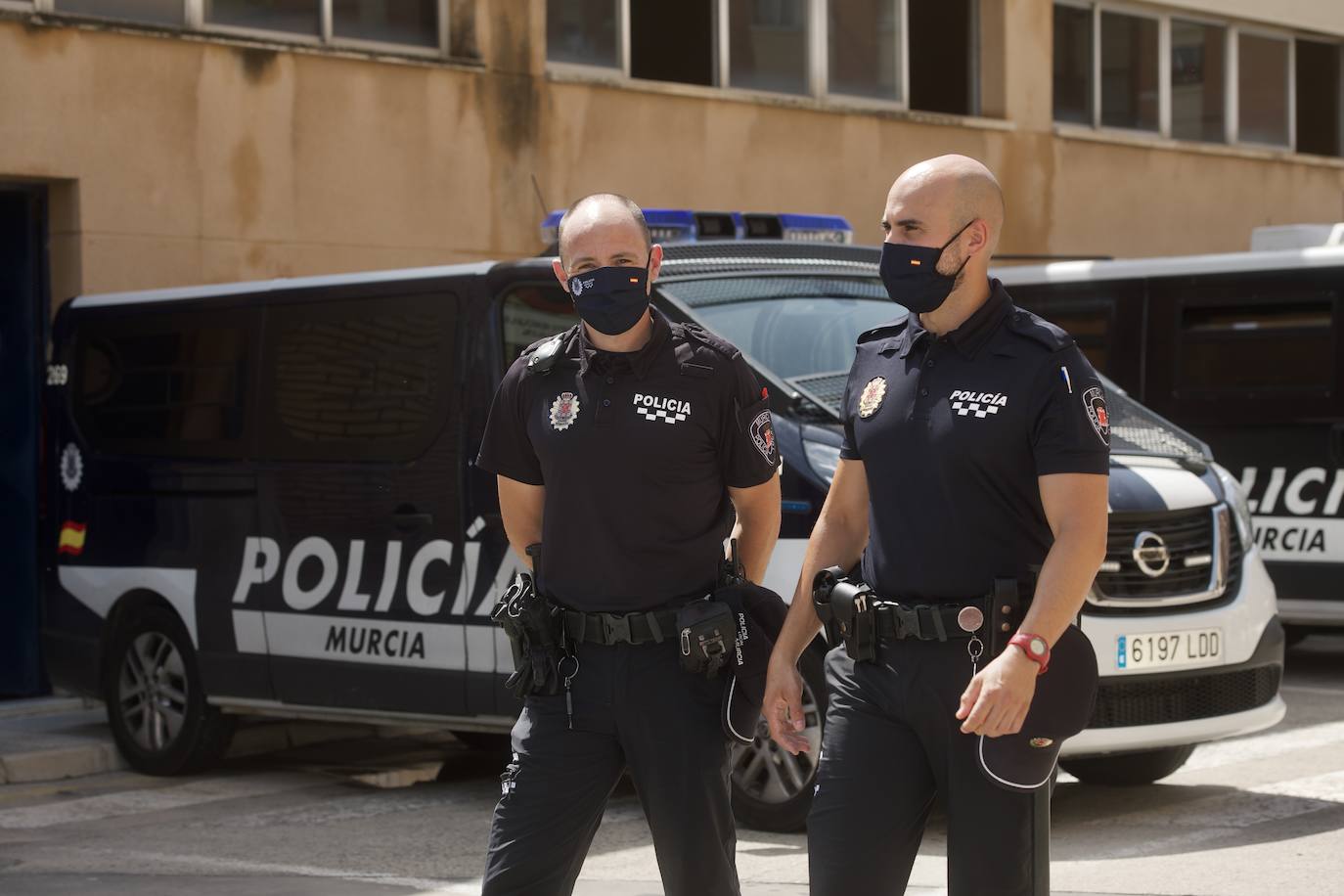Fotos: Reconocimiento a los dos policías locales que salvaron la vida a un hombre en Murcia