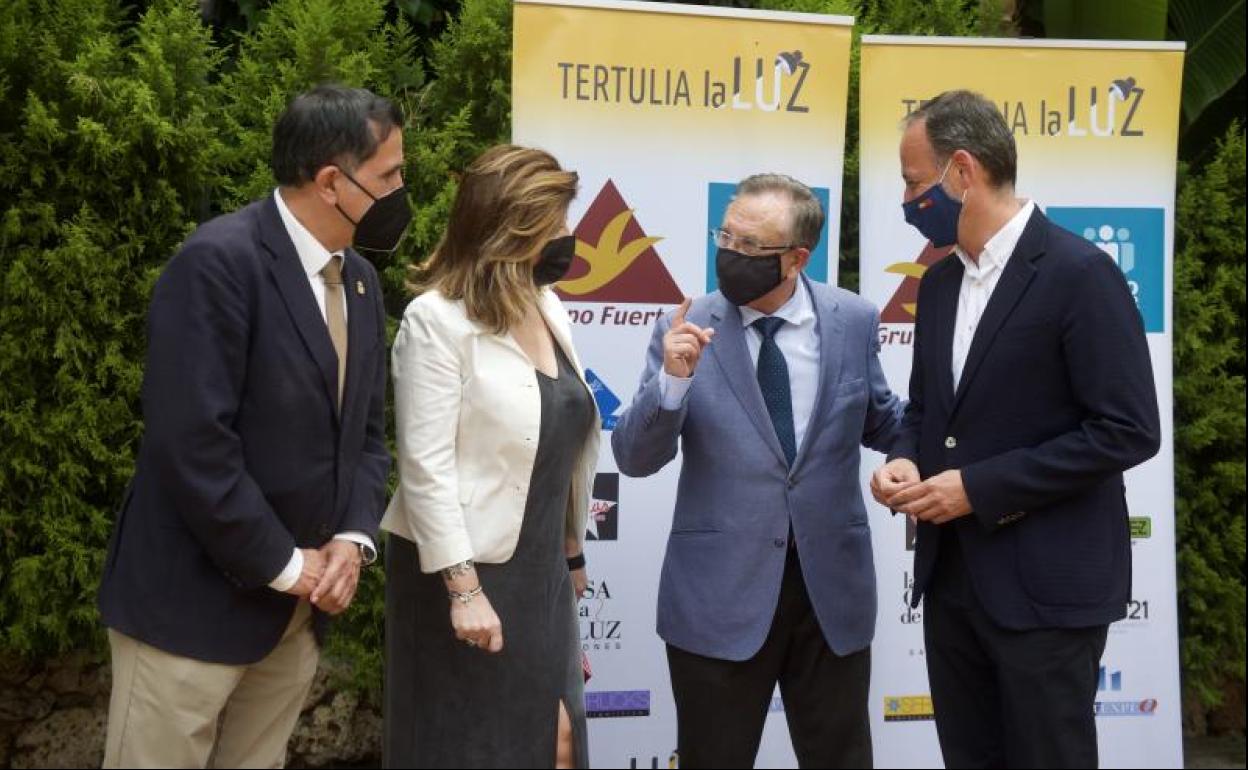 Tomás Fuertes (2 d.), junto a Javier Celdrán (1 d.), José Antonio Serrano y Mª Ángeles González. 