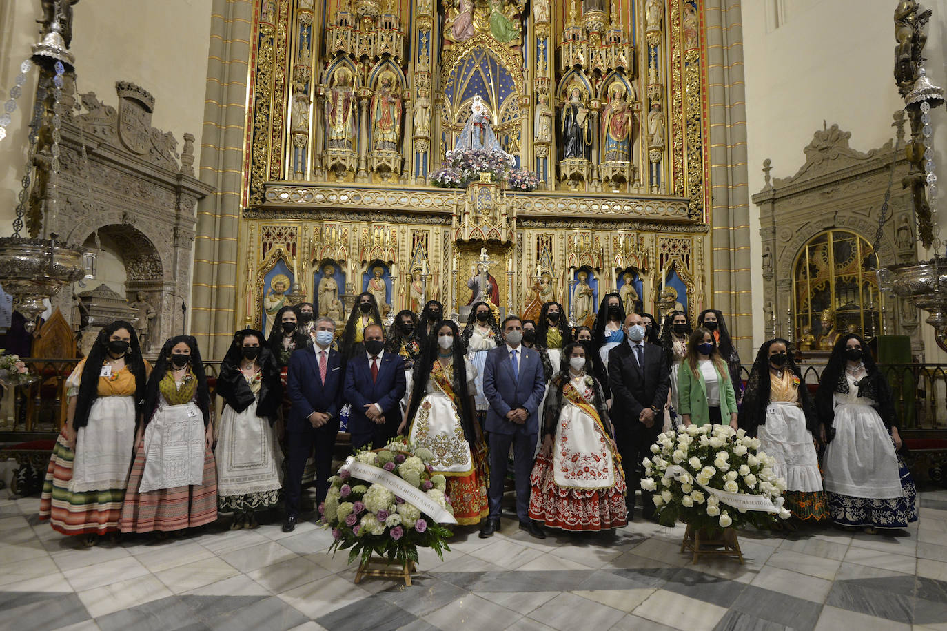 Fotos: Las candidatas a Reina de la Huerta de Murcia realizan la tradicional ofrenda floral en la Catedral