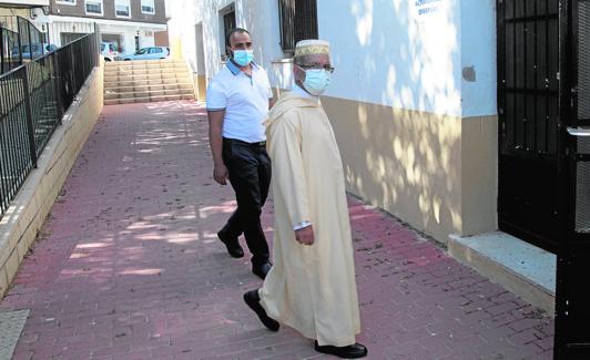 Ayman Adibi, ayer a su llegada a la reunión de la Comisión Islámica, en Cartagena. 