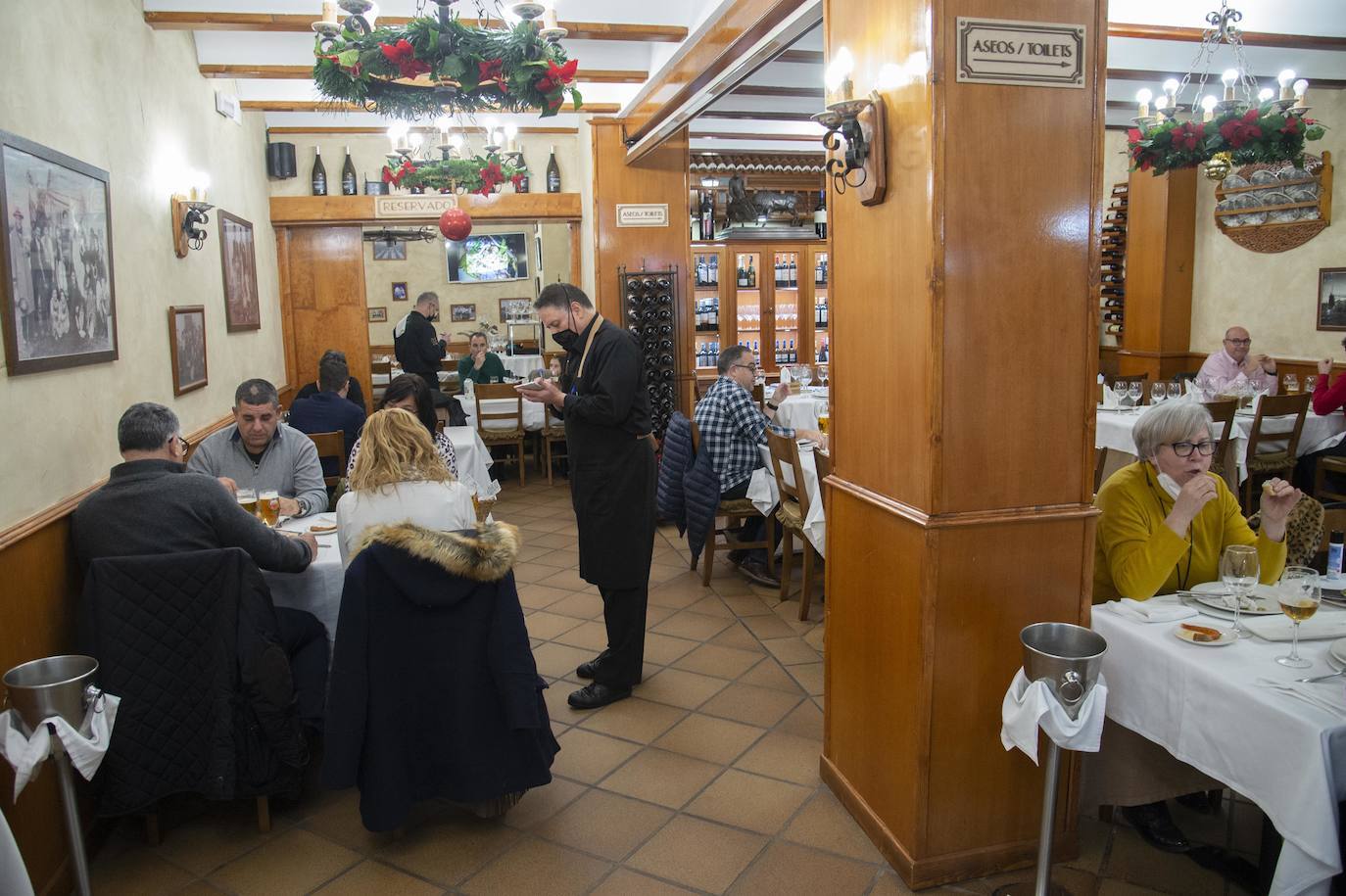 El interior de un bar, en una imagen de archivo.