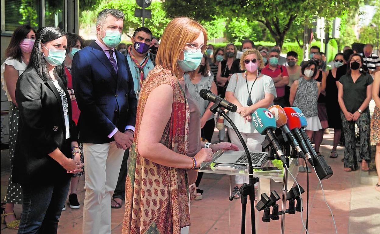 Presentación del observatorio en la mañana de este lunes, frente a la Consejería de Igualdad. 