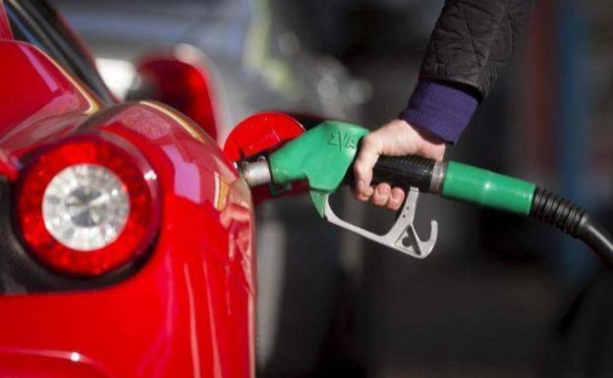 10 trucos para ahorrar gasolina en tu coche ante la subida de precios de este verano