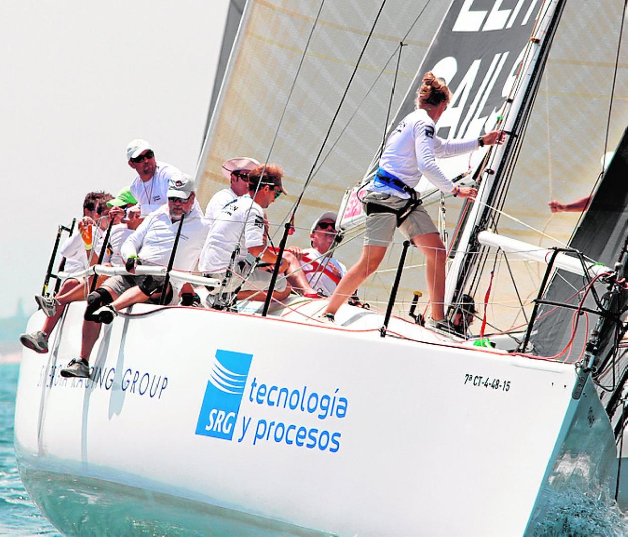 El 'Carmen' en acción, en una regata de este año. 