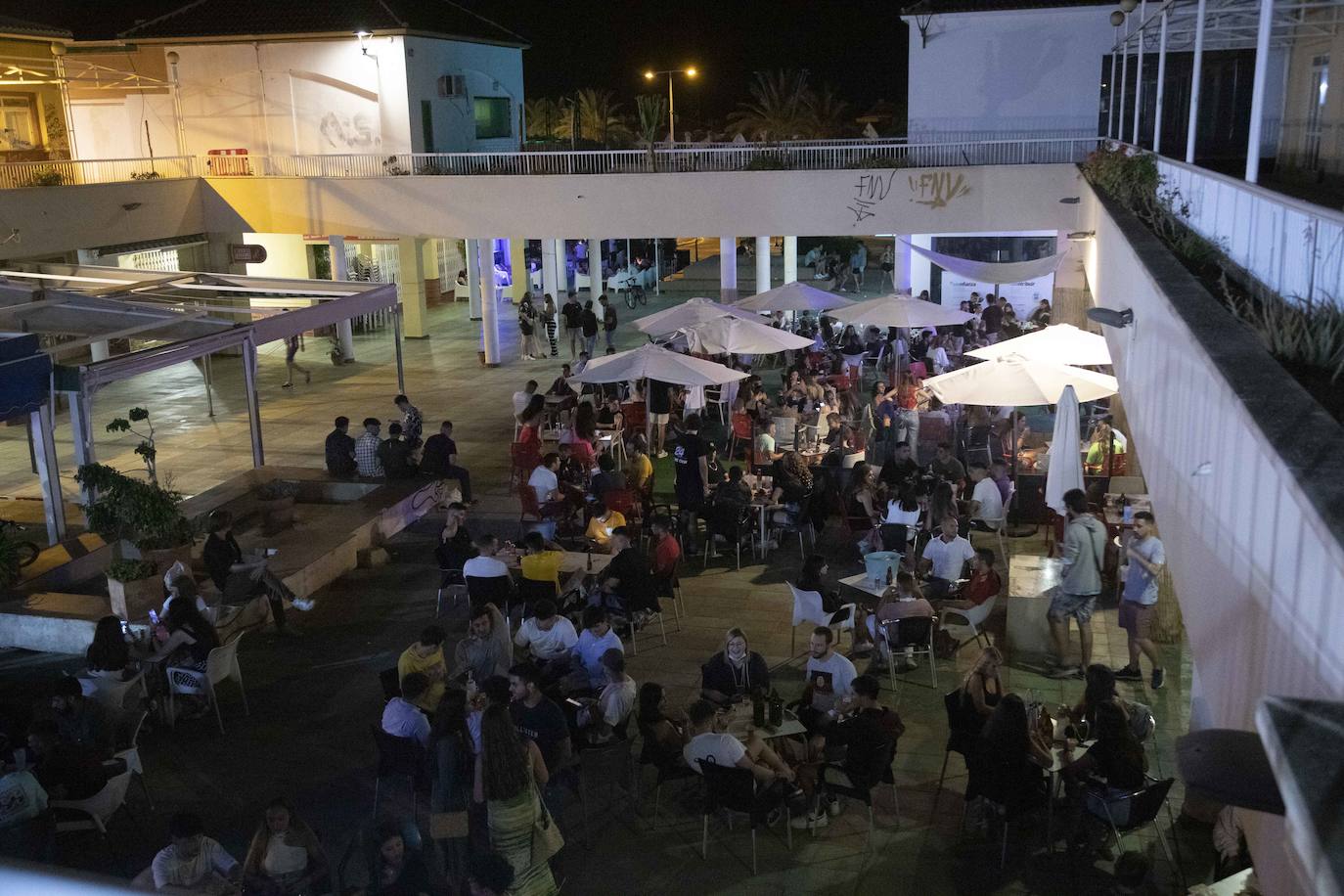 Fotos: La vigilancia policial evita el botellón del viernes en Cabo de Palos