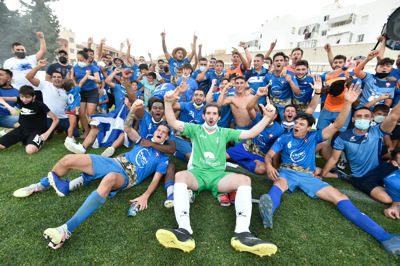 Fotos: El Bala Azul regresa a su sitio tras superar a un digno Fortuna