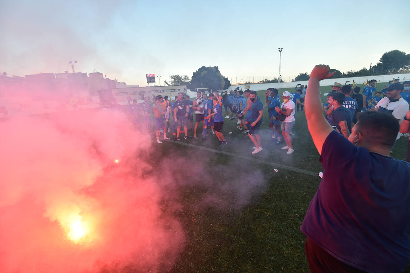 Fotos: El Bala Azul regresa a su sitio tras superar a un digno Fortuna