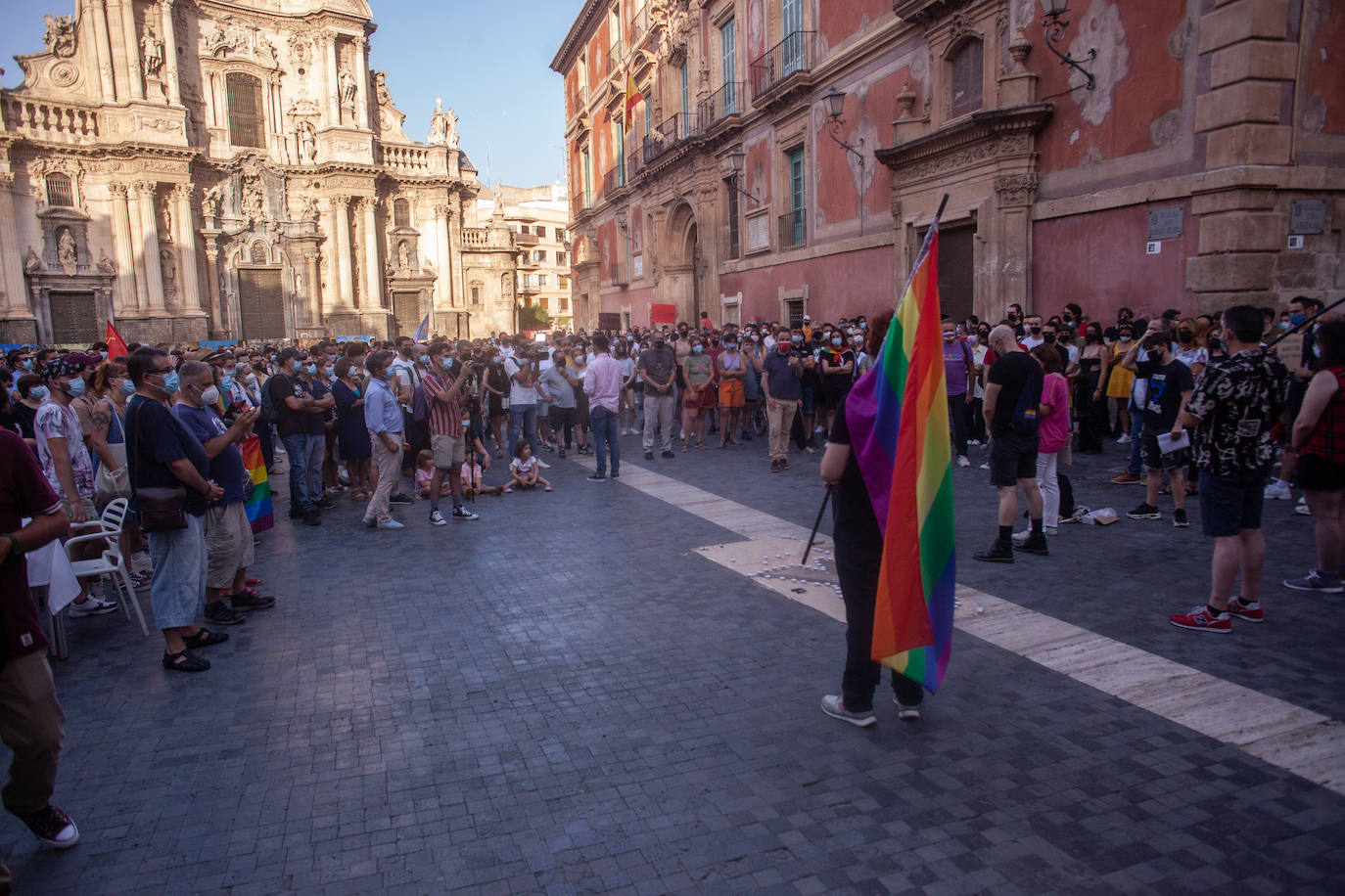 Fotos: Concentración en Murcia para condenar el homicidio de un joven en La Coruña