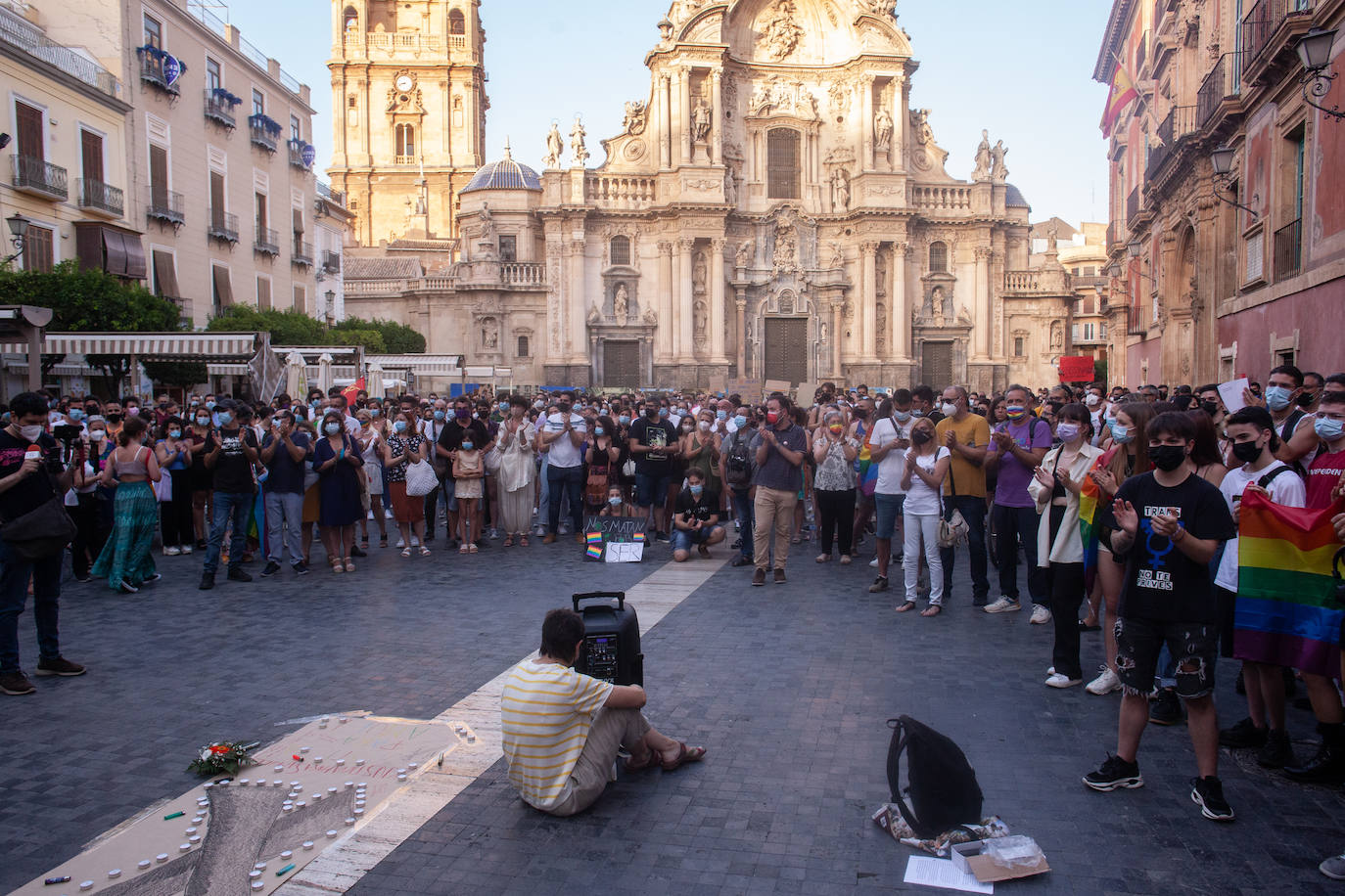 Fotos: Concentración en Murcia para condenar el homicidio de un joven en La Coruña