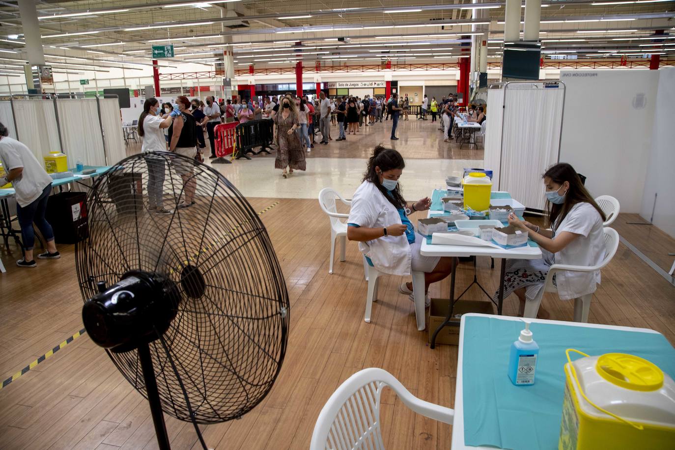Fotos: Ventiladores en la vacunación de Cartagena