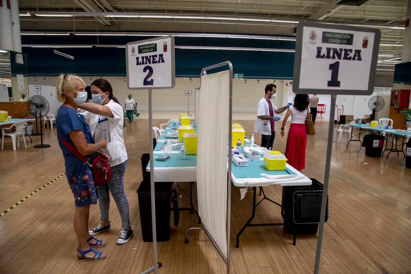 Fotos: Ventiladores en la vacunación de Cartagena