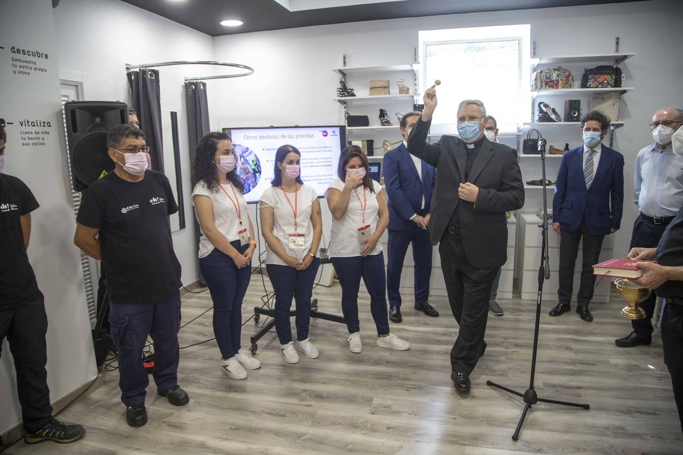 Fotos: Abre la primera tienda &#039;Moda Re-&#039; de Cáritas en Cartagena