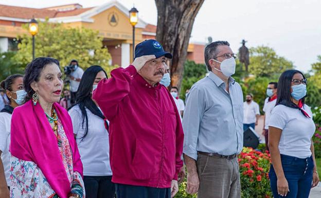 Daniel Ortega y la primera dama, Rosario Murillo, en un acto en Managua.