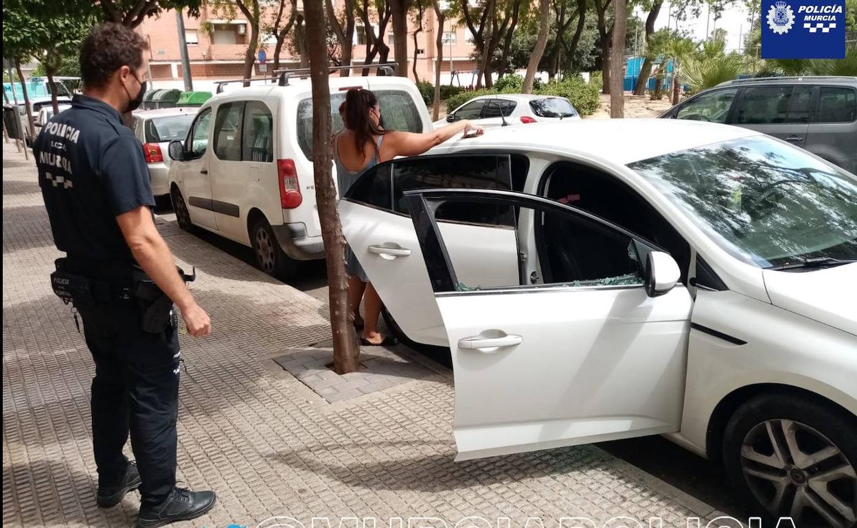 Rescate de la niña en la pedanía de Beniaján. 