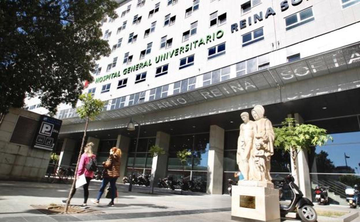 Fachada del hospital Reina Sofía, en una imagen de archivo. 