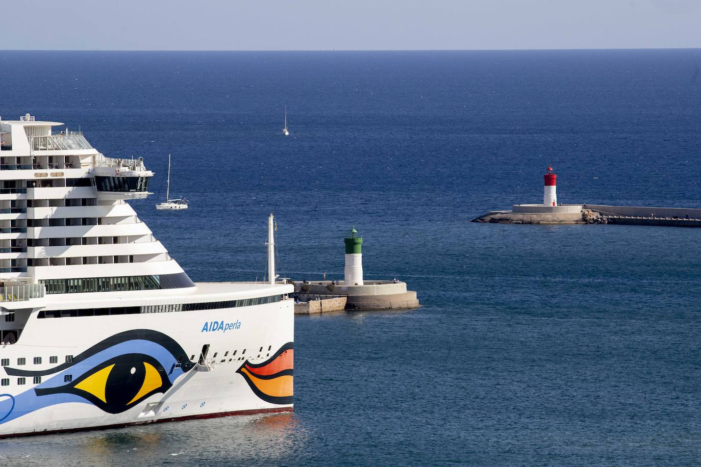 Fotos: El crucero Aída realiza la primera escala en el Puerto de Cartagena tras la pandemia