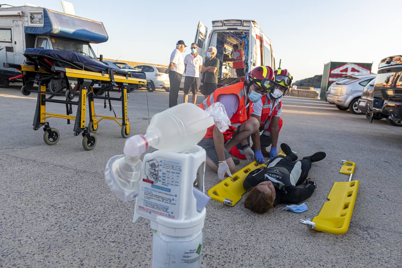 Fotos: Simulacro de un accidente de actividad subacuática en Cabo de Palos coordinado por Salvamento Marítimo