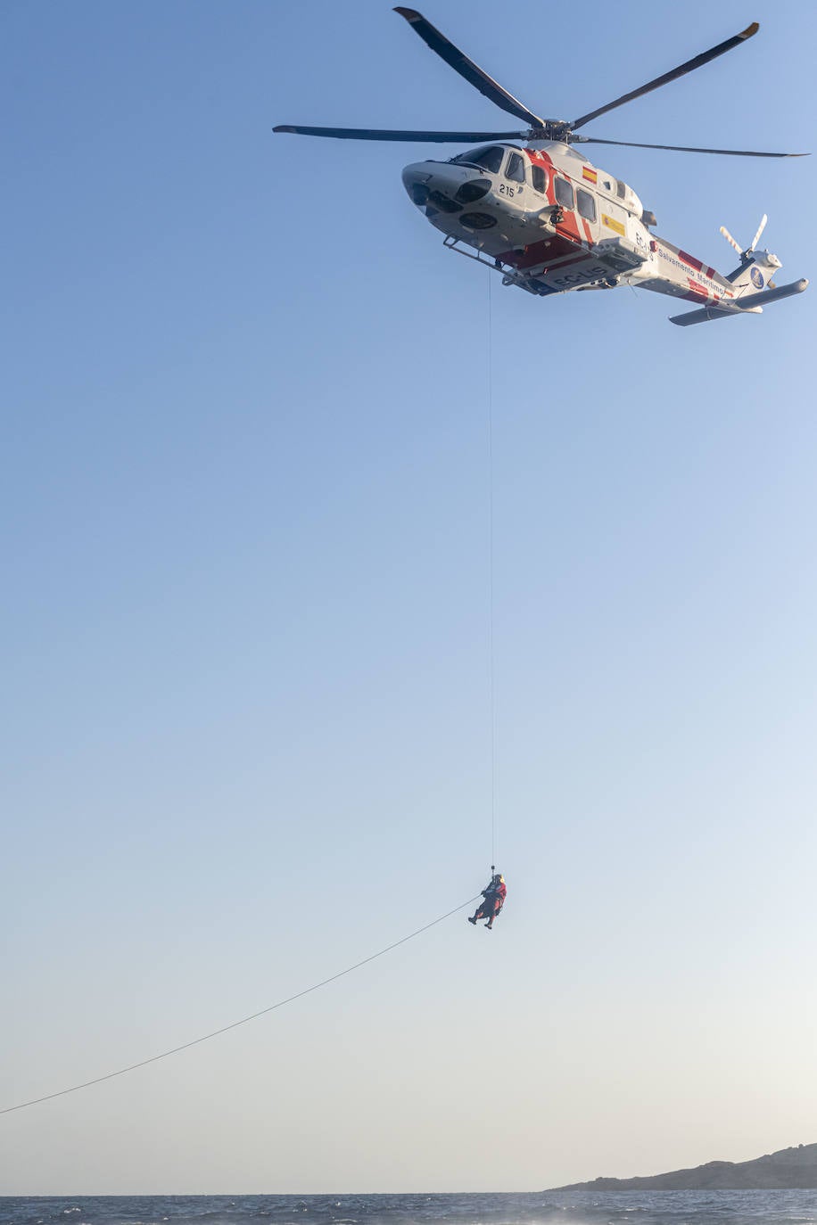 Fotos: Simulacro de un accidente de actividad subacuática en Cabo de Palos coordinado por Salvamento Marítimo