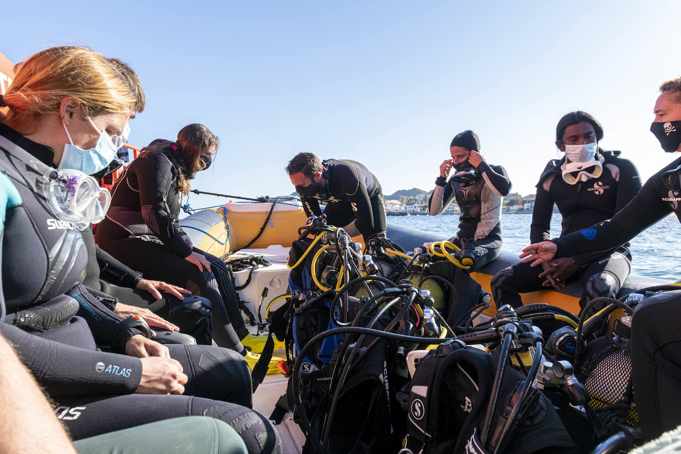 Fotos: Simulacro de un accidente de actividad subacuática en Cabo de Palos coordinado por Salvamento Marítimo
