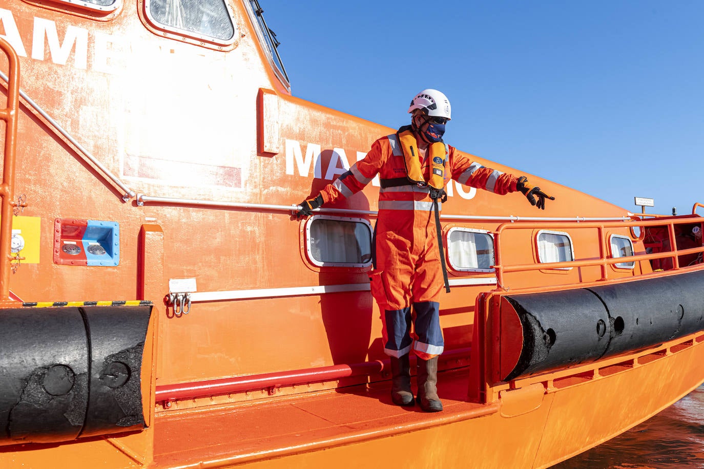 Fotos: Simulacro de un accidente de actividad subacuática en Cabo de Palos coordinado por Salvamento Marítimo