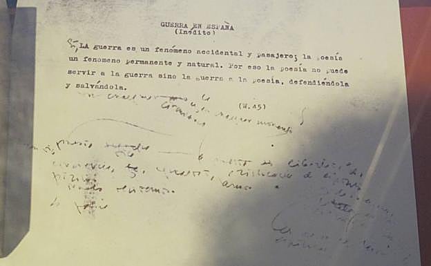 Texto mecanografiado de Juan Ramón: «La guerra es un fenómeno accidental y pasajero; la poesía, un fenómeno permanente y natural. Por eso la poesía no puede servir a la guerra sino la guerra a la poesía, defendiéndola y salvándola».