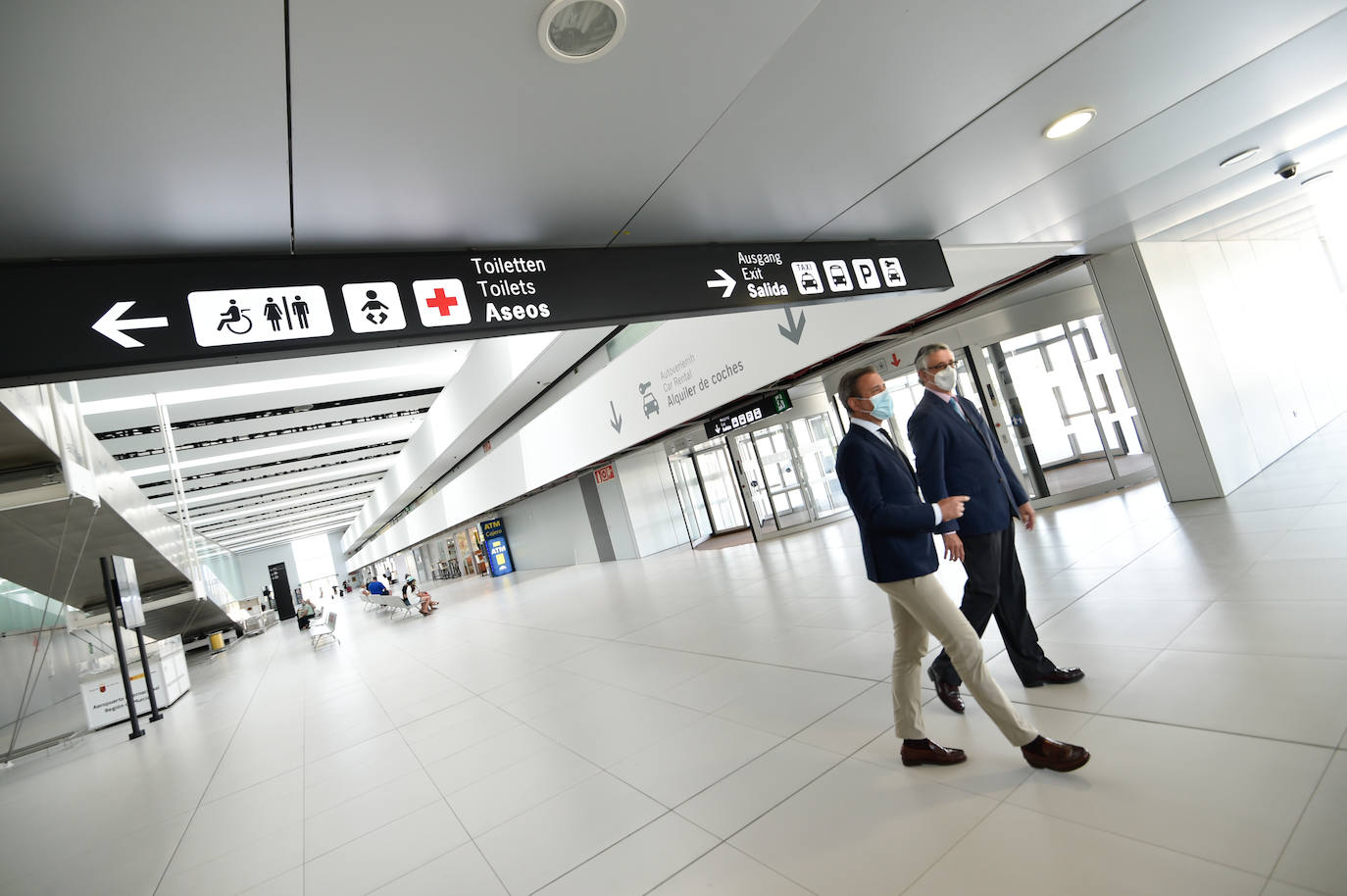 Fotos: El aeropuerto de la Región busca nuevas rutas con Madrid, Galicia, Francia y Alemania