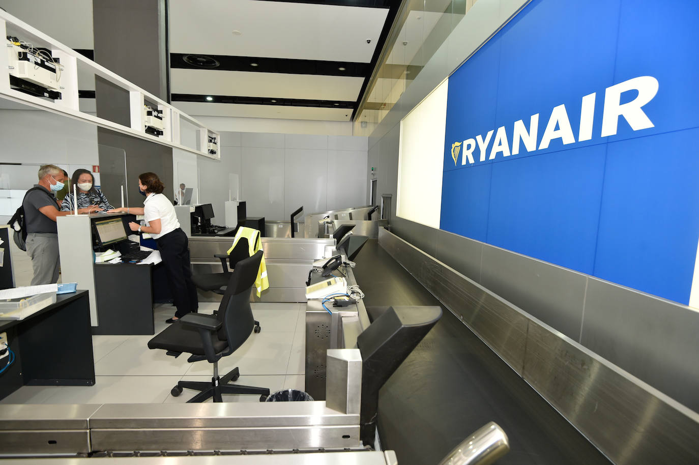 Fotos: El aeropuerto de la Región busca nuevas rutas con Madrid, Galicia, Francia y Alemania