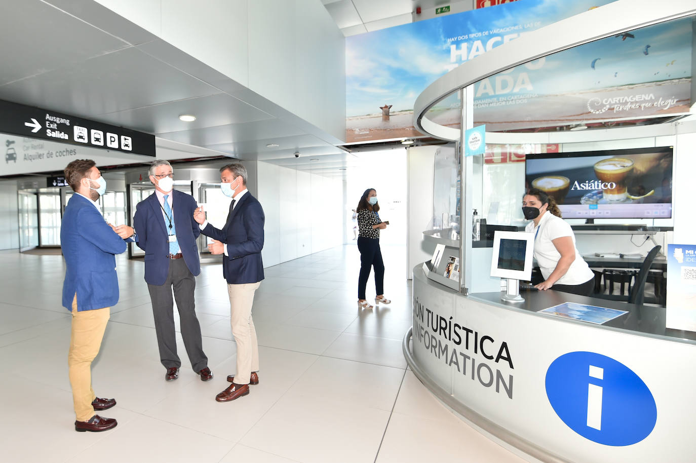 Fotos: El aeropuerto de la Región busca nuevas rutas con Madrid, Galicia, Francia y Alemania