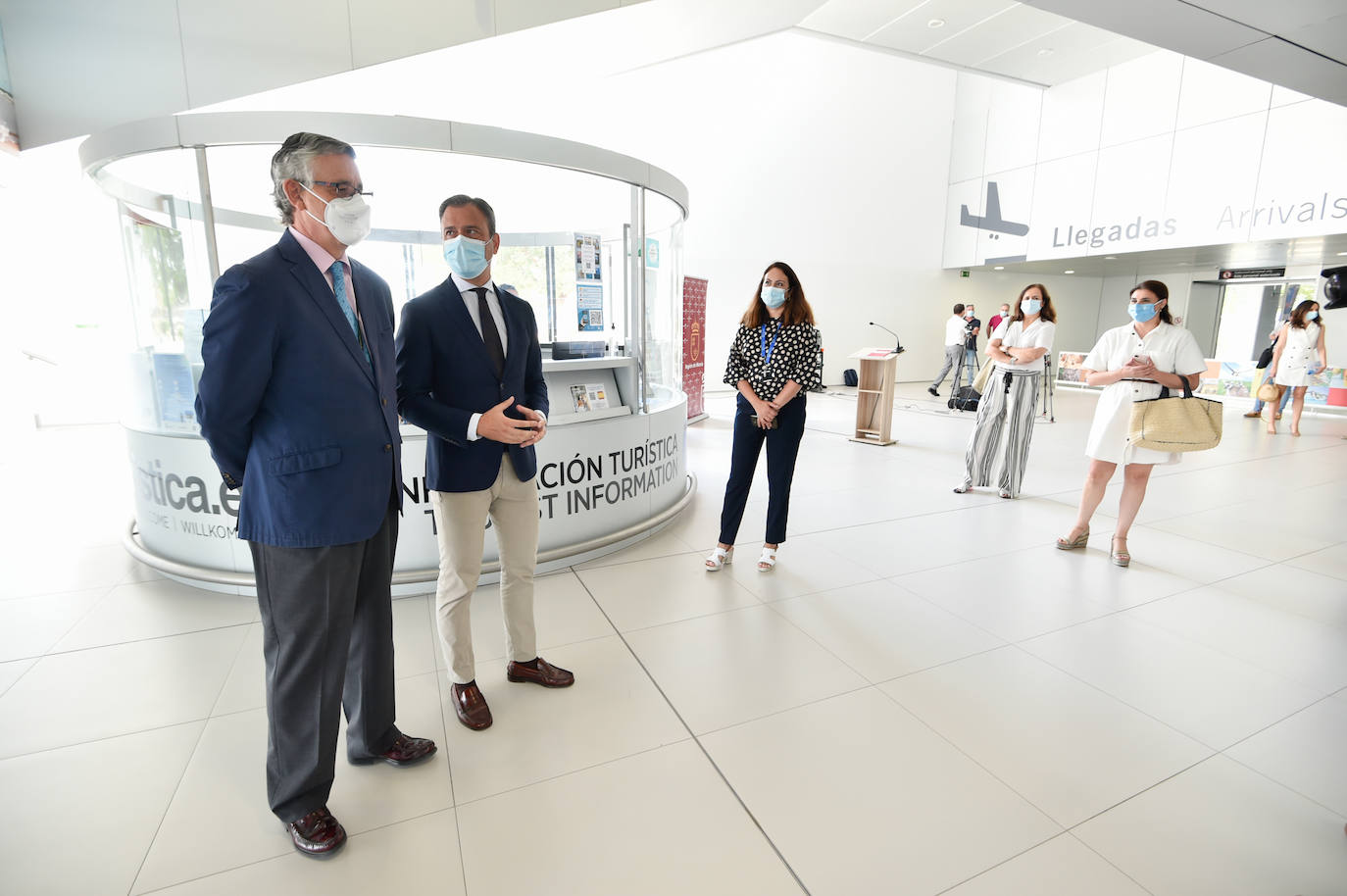 Fotos: El aeropuerto de la Región busca nuevas rutas con Madrid, Galicia, Francia y Alemania