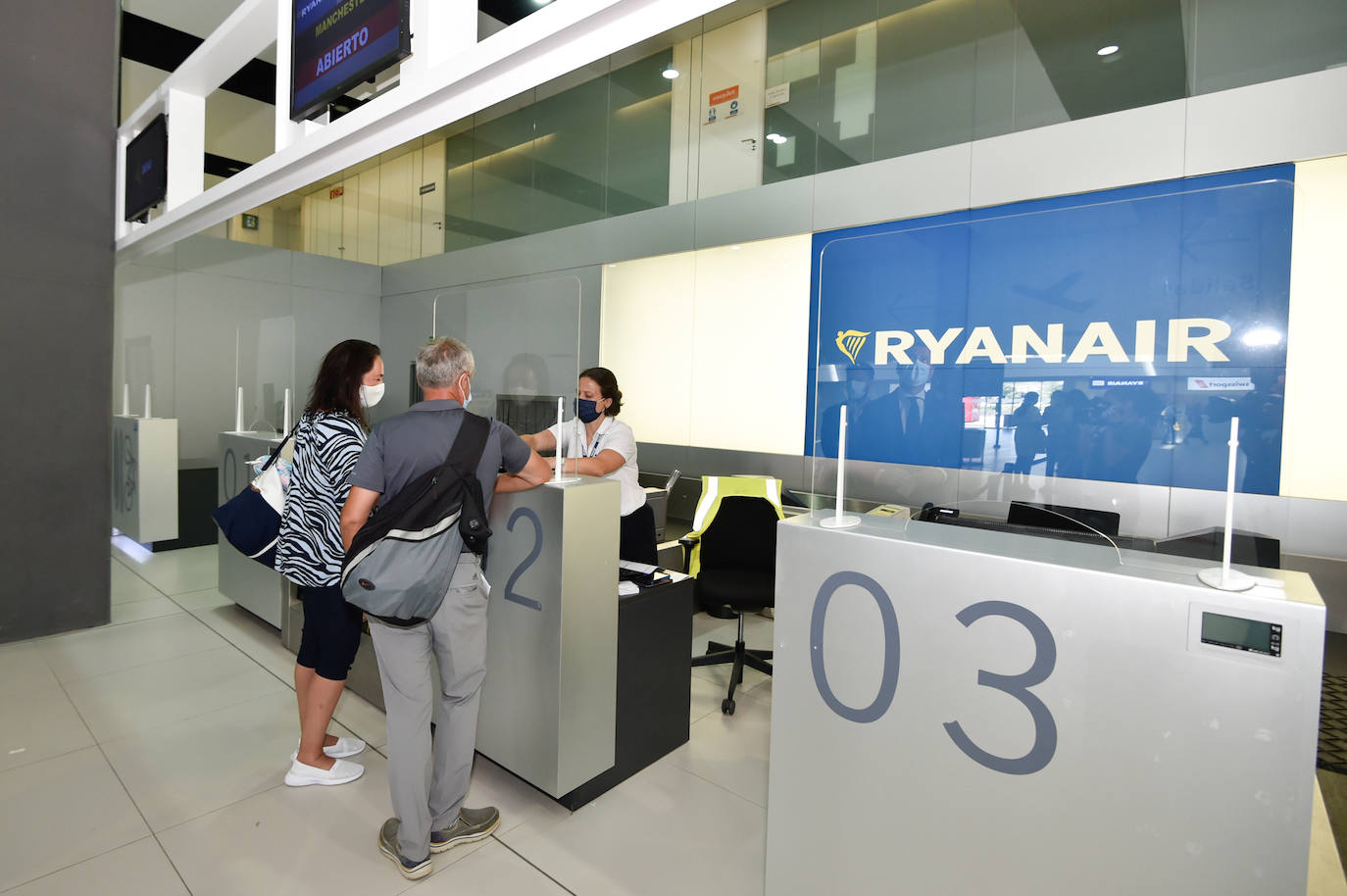 Fotos: El aeropuerto de la Región busca nuevas rutas con Madrid, Galicia, Francia y Alemania